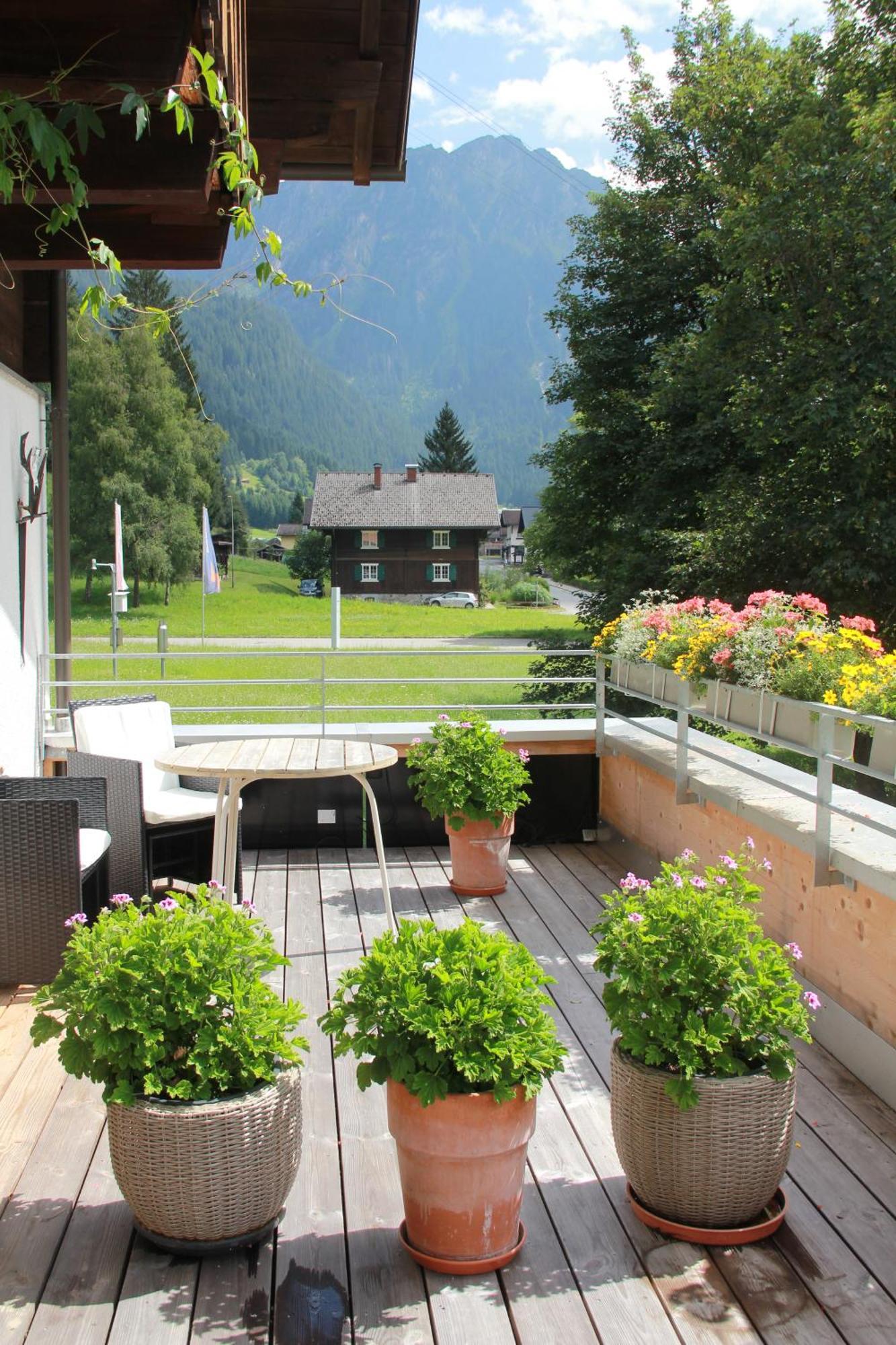 Haus Am Rain Bed & Breakfast Partenen Exterior photo